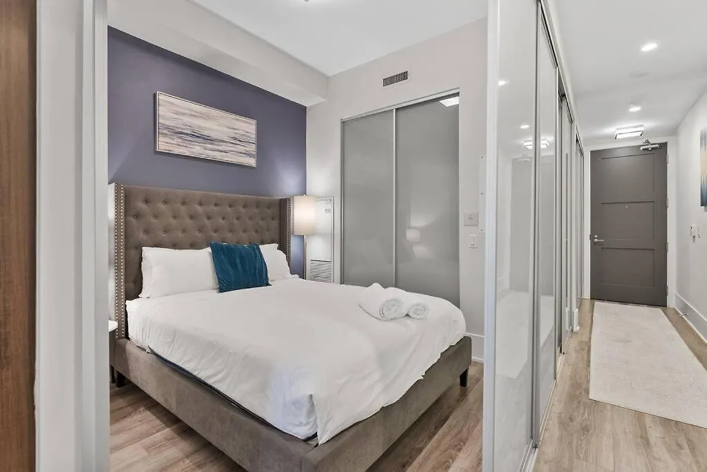 Apartment Next To Rogers Center, With Cn Tower View, Lake View, And Free Parking Toronto