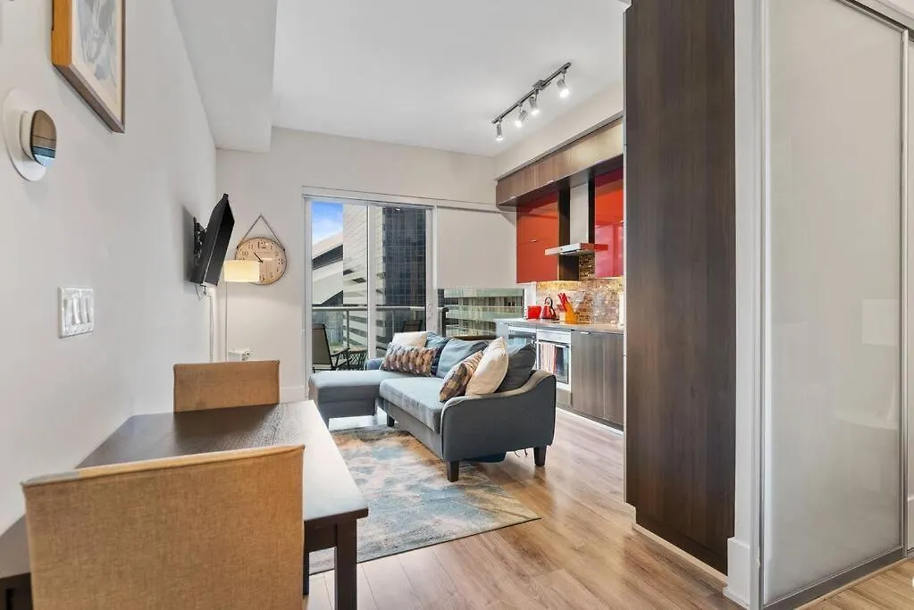 Apartment Next To Rogers Center, With Cn Tower View, Lake View, And Free Parking Toronto